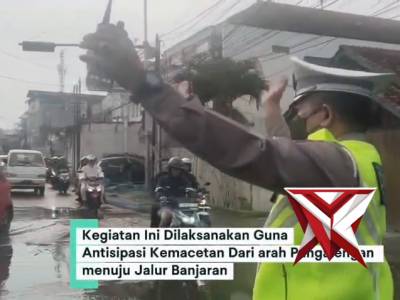 Pengaturan lalu lintas Di Simpang Kamasan - PoliceTube