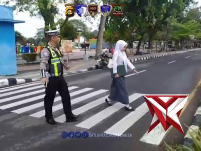 Pengaturan lalin pagi hari Sat Lantas Polres Musi Banyuasin,,,
