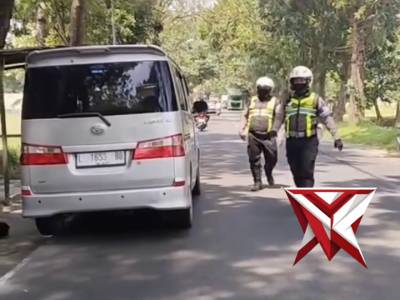 POLISI SIGAP BANTU