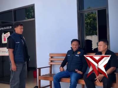 Sidak Pasar, Pastikan LPG & BBM Aman ??

Satreskrim Polres Magetan menggelar sidak pasar guna menin