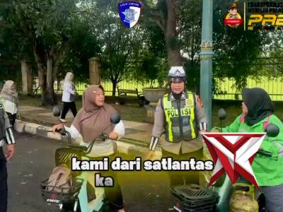 Personel Satlantas Polres Musi Rawas Memberikan Himbauan