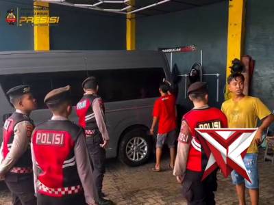 Personel Sat Samapta Polres Bangkalan melaksanakan patroli R4 dan juga patroli jalan kaki - PoliceTube