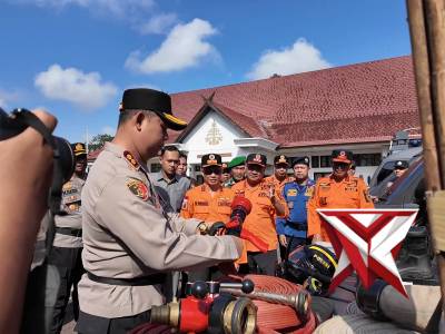 APEL KESIAPSIAGAAN KARHUTLA Gelar Pasukan & Sarpras Antisipasi El Ni&ntilde;o - PoliceTube
