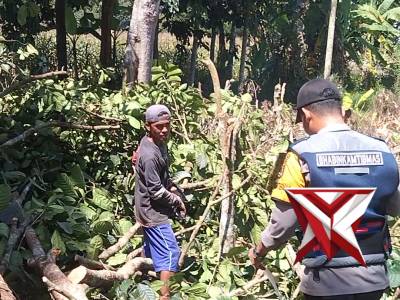 PERSONEL SAT BINMAS SEBAGAI BHABINKAMTIBMAS MENGHIMBAU MASYARAKAT