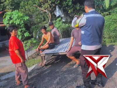 Bhabinkamtibmas Pasar Tanjung Enim Pasang Banner dan Sosialisasi Bahaya Karhutla