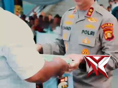 Suasana haru dan bahagia mewarnai Lapangan Gedung Presisi saat Kapolda Sumsel Irjen Pol. Dr. Sandi N