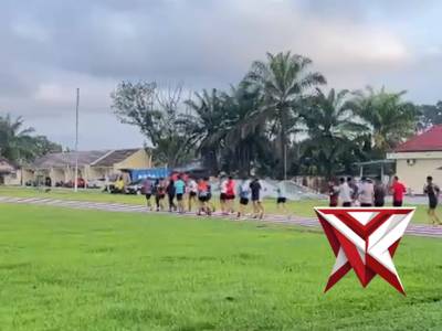 Kapolres memimpin lari bersama casis oku selatan di joging track polres oku selatan. - PoliceTube