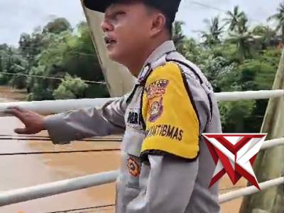 Polsek Muara Beliti Polres Musi Rawas melaksanakan pengecekan debit air di jembatan air Beliti