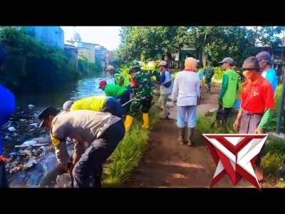 Kegiatan kurve (kerja bakti) yang dilakukan oleh Bhabinkamtibmas bersama perangkat desa dan masyarak - PoliceTube