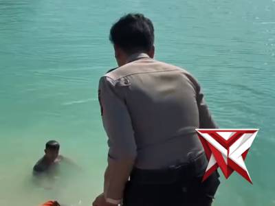 UNIT PAMMAT DITSAMAPTA POLDA KEPRI DENGAN SIGAP MENCARI DAN MENGEVAKUASI KORBAN TENGGELAM DI DANAU