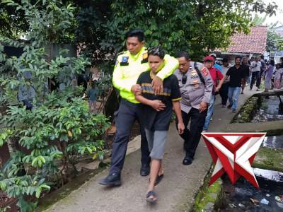 Kegiatan Mengamankan Pelaku dan Barang Bukti Obat Terlarang oleh Piket Fungsi Polsek Citeureup ? - PoliceTube
