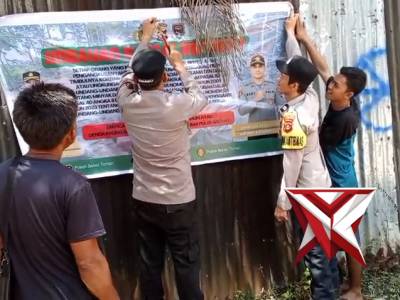 PEMASANGAN SPANDUK HIMBAUAN SM13