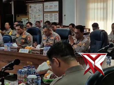 supervisi oleh Kakorbinmas Baharkam Polri beserta rombongan dilaksanakan di Polres Banjarbaru - PoliceTube