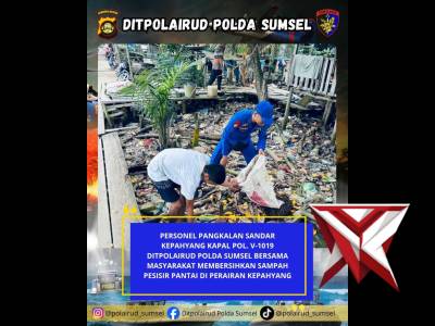 PERSONEL PANGKALAN SANDAR KEPAHYANG BERSAMA MASYARAKAT MEMBERSIHKAN SAMPAH PESISIR DEMI LINGKUNGAN - PoliceTube