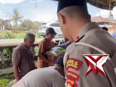 POLRES DAN BHAYANGKARI OKU SELATAN, PEDULI TERHADAP PARA KORBAN KEBAKARAN RUMAH DI DESA GEDUNG WANI