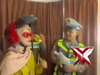 Sudah tertib berlalu lintas tapi tiba-tiba diberhentikan oleh Polantas.