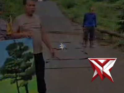 Polsek BTS Ulu Pasang Tanda Peringatan di Jembatan Cik Anis