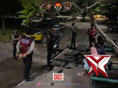 Bila ada permasalahan dan butuh bantuan Polisi silahkan hubungi :

- Layanan Polisi ?? 110