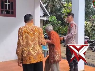 Wujud Empati, Polres Musi Rawas Sigap Bantu Lansia Jalankan Ibadah dengan Nyaman