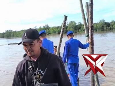 Patroli kapal pengangkut penumpang di perairan Lalan.. - PoliceTube