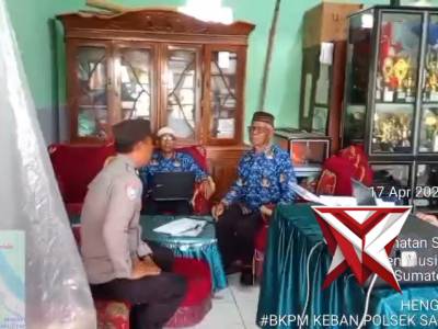 Polisi hadir tuk mereka anak2 di sekolahan/2474