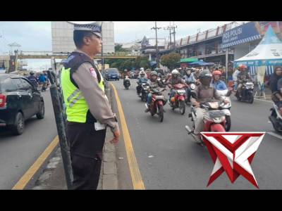Aiptu Dinar Live Report pada titik kemacetan di Wilayah Polsek Lawang