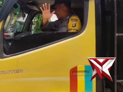 Dukung Ketahanan Pangan, Bhabinkamtibmas Polsek STL ulu Dampingi Petani Jagung ke Bulog