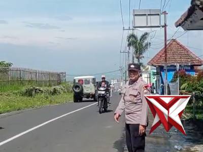 Anggota Polsek Tajinan laksanakan pengamanan pos pam glubuk klakah - PoliceTube
