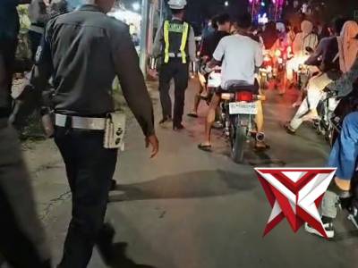 Giat pengamanan malam takbiran dan pengaturan lalu lintas oleh satlantas polres mura polda sumsel