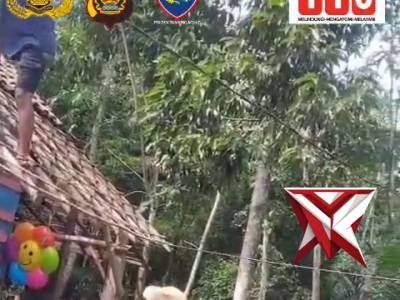 AB 14. Bhabinkamtibmas Dampingi Survey Bedah Rumah HUT Bhayangkara