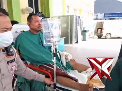 Evakuasi korban yang laka lantas yang selamat Bus ALS dan truk tangki