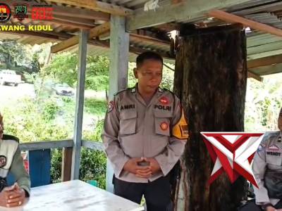 Bhabinkamtibmas Polsek Lawang Kidul Imbau Tukang Ojek Tertib Berlalu Lintas Dalam upaya meningkatka - PoliceTube