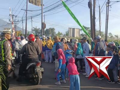 Anggota Polsek Lawang Laksanakan Pengamanan Kegiatan  Gerak jalan Aisyiyah di puslatker Bedali