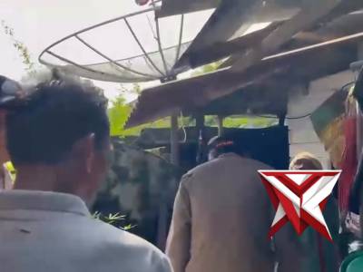 Kapolsek Belitang I bersama anggota melaksanakan Bantuan Sosial dalam rangka menyambut HUT Bhayangka - PoliceTube