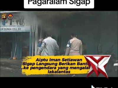 Seusai shalat jum'at Kanit Propos sigap membantu seorang pengendara motor yang mengalami lakalantas - PoliceTube
