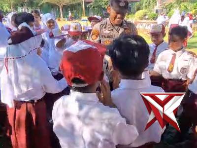 Polri Peduli Pendidikan: Keakraban Anggota Polres Tuba dengan Murid Sekolah Dasar - PoliceTube
