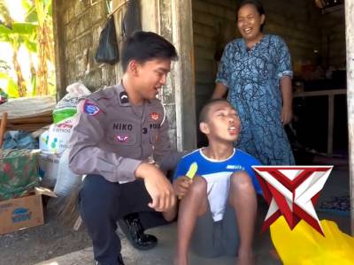 ? Titipan Kepedulian Kapolres Magetan Melalui Bripda Niko

Sebagai wujud kepedulian kepada masyarak