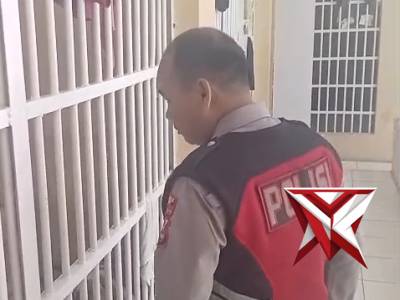 Piket jaga tahanan melakukan pengecekan ruang sel tahanan