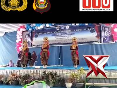 AS 11. Bhabinkamtibmas hadir dalam acara pelepasan dan penyerahan kembali siswa/siswi kelas IX SMP - PoliceTube