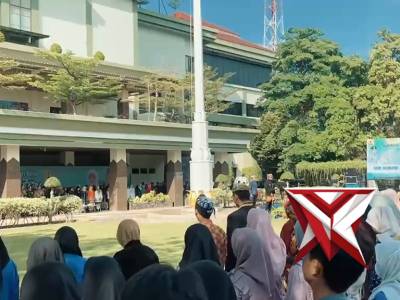 POLRES PROBOLINGGO MENGHADIRI UPACARA HARI JADI KAB. PROBOLINGGO KE- 280 - PoliceTube