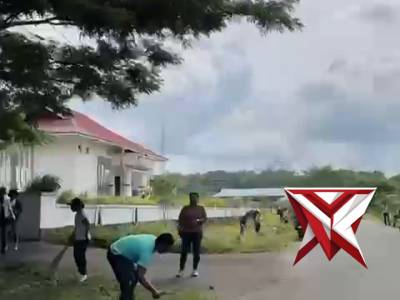 Kerja bakti gerakan indonesia ASRI kabupaten maluku barat daya - PoliceTube