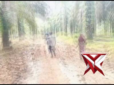 Polri peduli Aipda Jefri Kurniawan Personil Polsek Belitang III saat sedang melaksanakan patroli mel