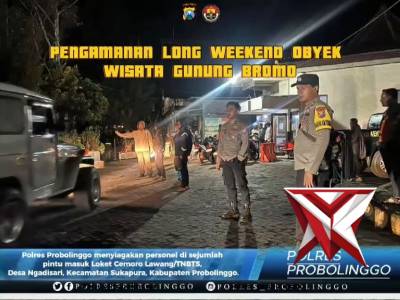 POLSEK SUKAPURA POLRES PROBOLINGGO MELAKSANAKAN PENGAMANAN LONG WEEKEND DI OBYEK WISATA GUNUNG BROMO