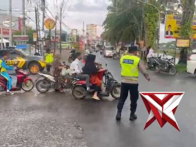 Personil Polsek Belitang I melaksanakan giat Strong Point Pagi - PoliceTube