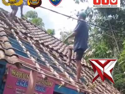 AC 7. Bhabinkamtibmas Dampingi Survey Bedah Rumah HUT Bhayangkara