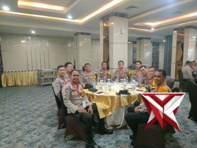 AS 11. &ldquo;Bimtek Public Speaking Tingkatkan Kemampuan Komunikasi Bhabinkamtibmas&rdquo;?????