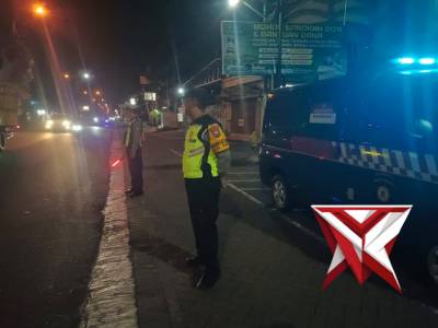 Unit Sabhara Polsek Lawang laksanakan kegiatan rutin Patroli blue light antisipasi balap liar - PoliceTube
