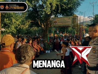 Sinergi Kamtibmas dan Tradisi: Bhabinkamtibmas Desa Menanga Kawal Prosesi Adat Penjemputan Imam Baru - PoliceTube