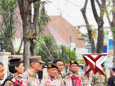 Patroli Dialogis Ditsamapta Polda Jatim Pada CFD Di Surabaya