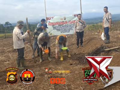 Giat Polsek Semendo penanaman jagung di wilayah hukum Polsek Semendo.